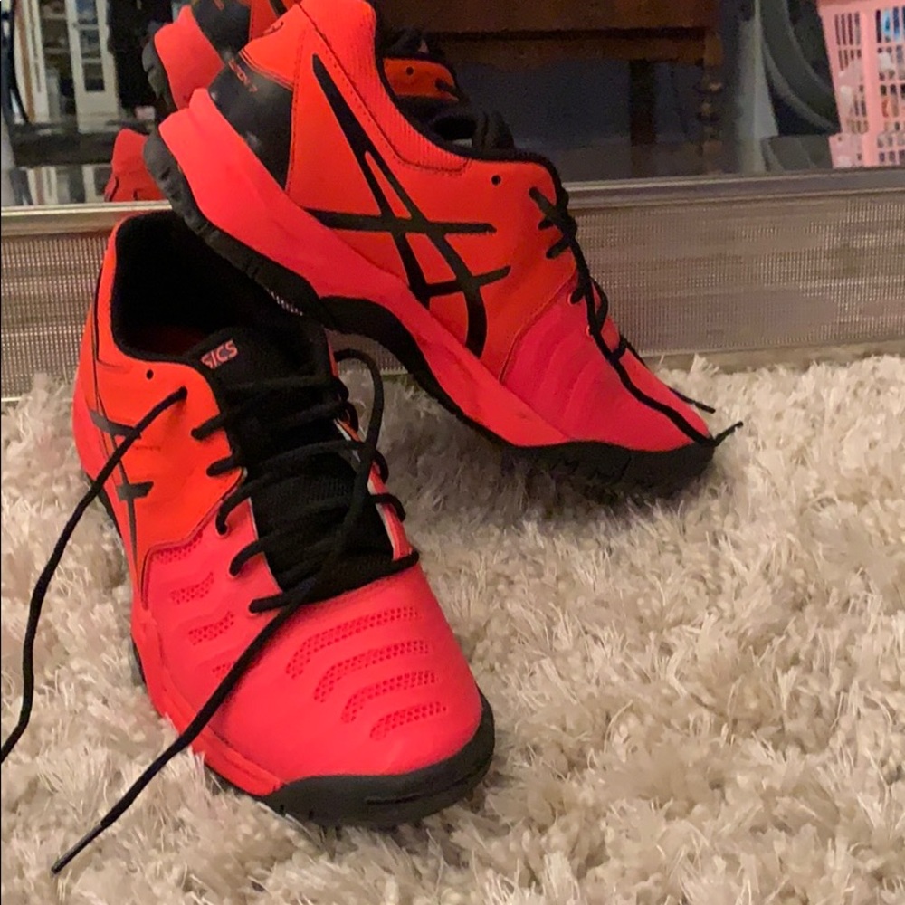 Boys tennis court shoes, wrong size and worn once